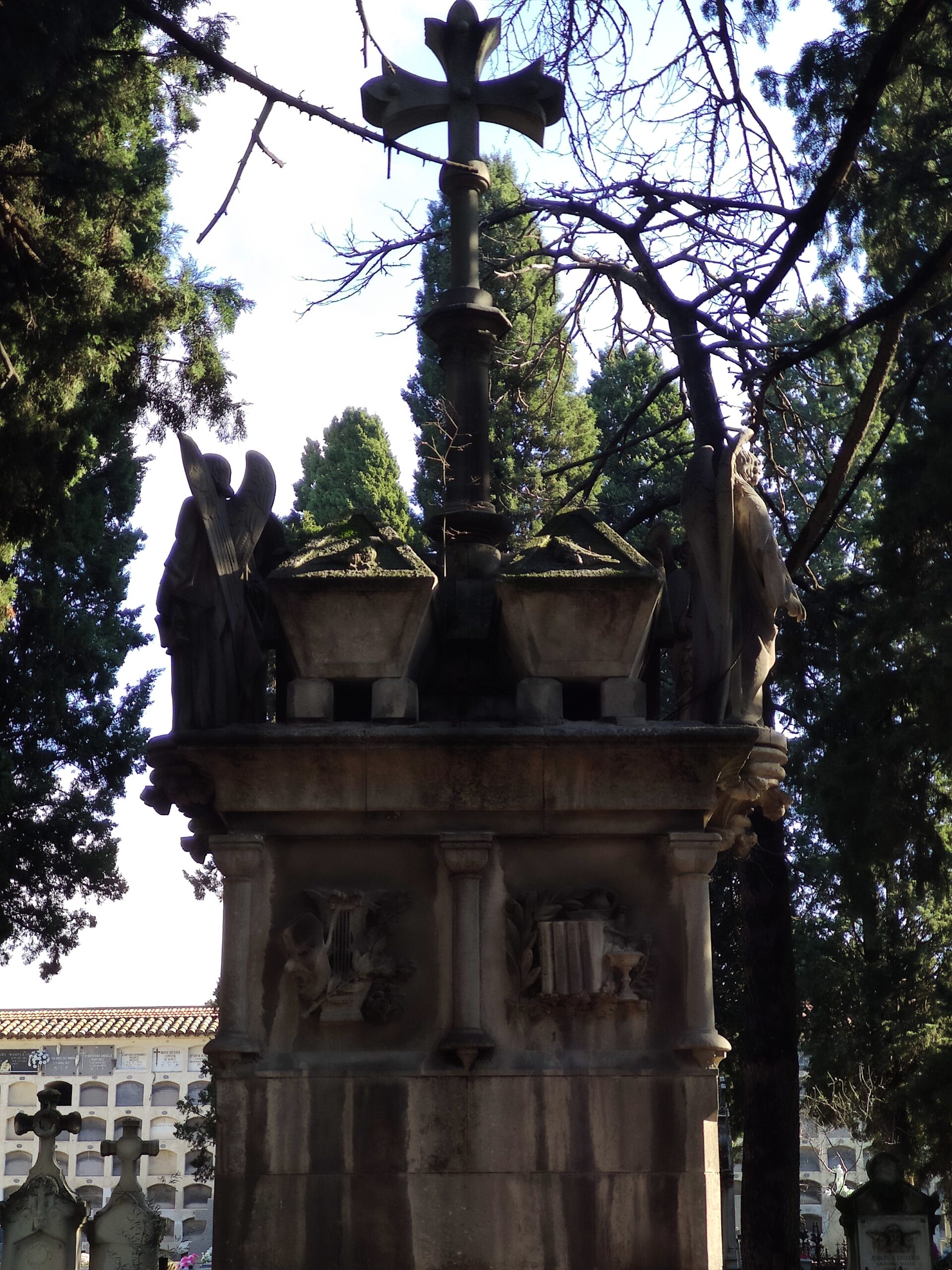 Tumba de Matilde Diez y Julián Romea